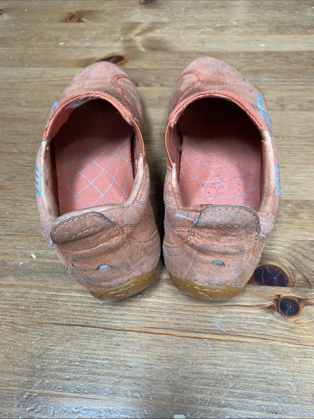 Puma Vintage Peach Slip-On Suede Sneakers with Silver Accents - Picture 4 of 5